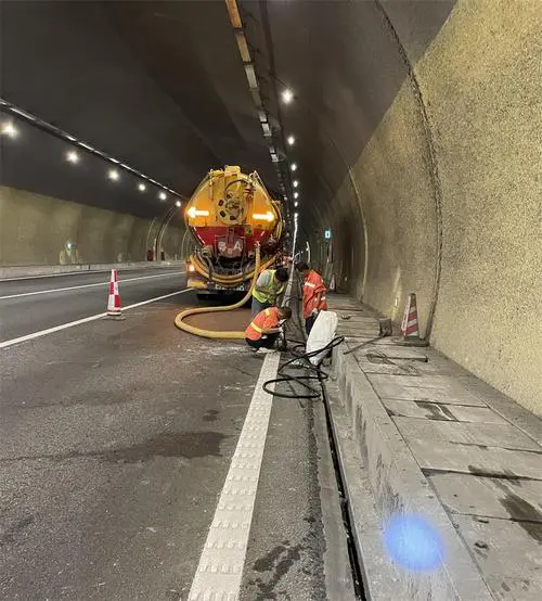 太仓隧道排水渠清淤